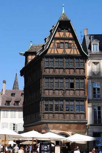 La maison Kammerzell  cot de la cathdrale de Strasbourg