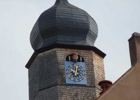 L'htel de ville de Mutzig - la tour des Jacobins - Gites Alsace