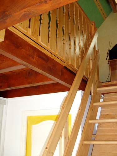 Die Treppe, die hochfhrt zun ausgebauten Dachboden, Schlafzimmer in unserem Ferienhaus im Elsass