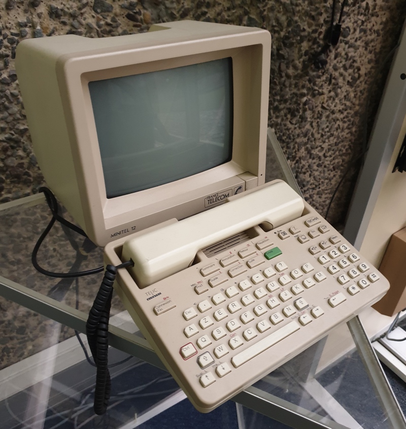 Minitel 12 ALCATEL en beige